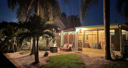 A Little Slice of Key West on Lake Tarpon - Kayak and fish from the back yard