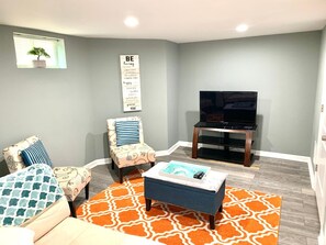 TV - Semi Private cozy studio near downtown. (Montclair)
