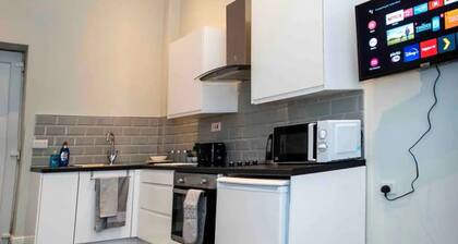 Housing upon Hill Street (1 BR Flat)