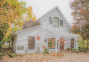 Exterior - Treehouse at Plum Bottom *Voted Best of DC* (Egg Harbor)