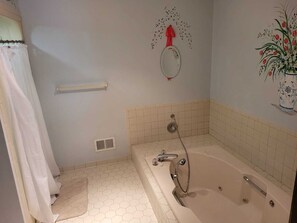 Ducha y bañera combinadas, bañera de hidromasaje y secador de pelo