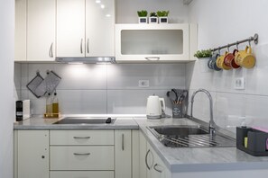 Kühlschrank, Herdplatte, Geschirrspüler