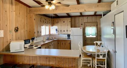 Cozy 2 Bed 2 Bath Lake Front Cottage