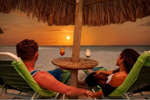 Property grounds - 1 BR STUDIO - sleeps 4 on Beautiful Eagle Beach, Aruba (Oranjestad)