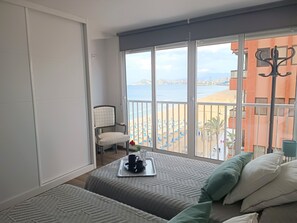 4 makuuhuonetta, silitysrauta/-lauta, vauvan matkasänky, ilmainen Wi-Fi
