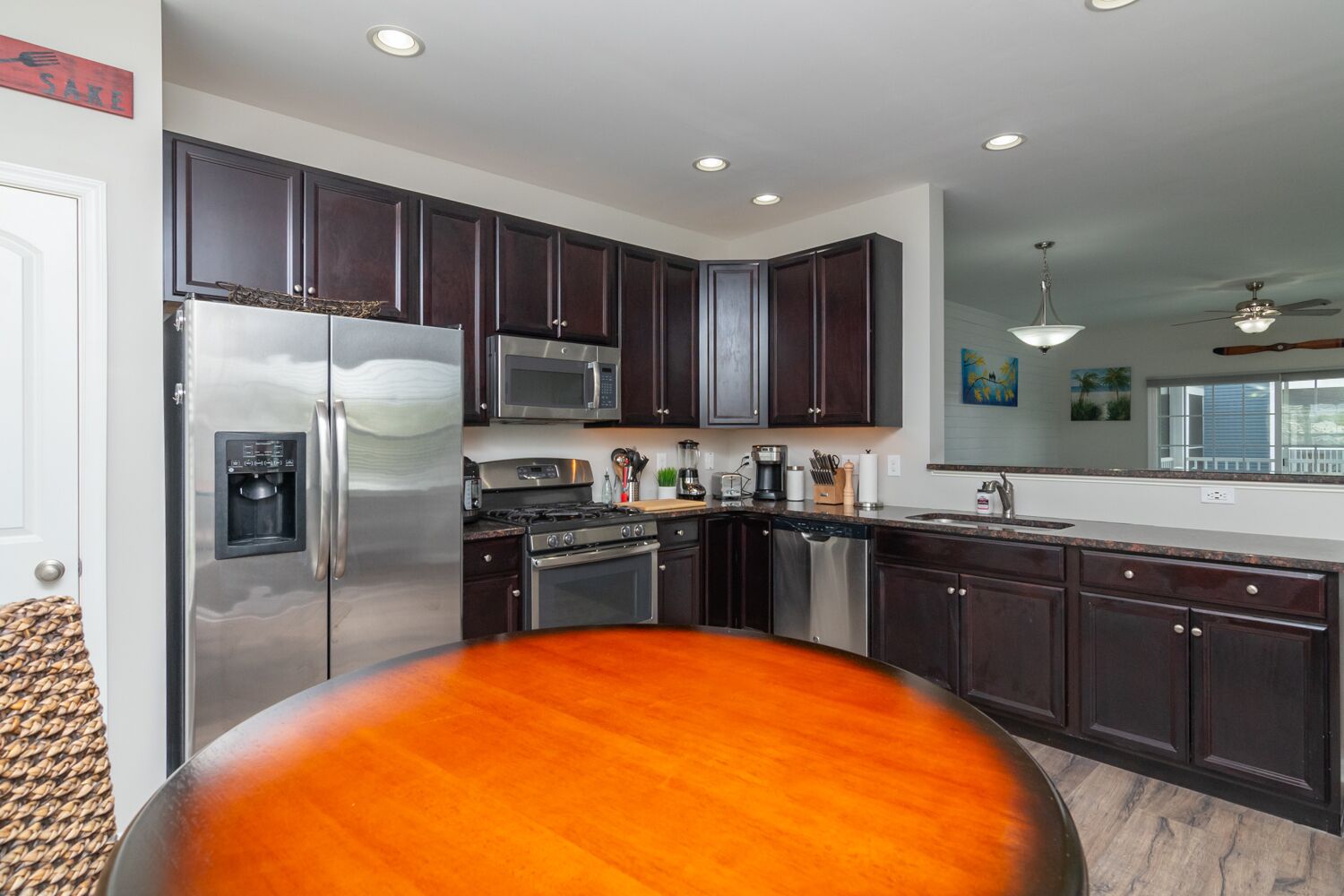 Rehoboth Beach Family-sized condo w/ pool, 1.5 miles from the beach & boardwalk