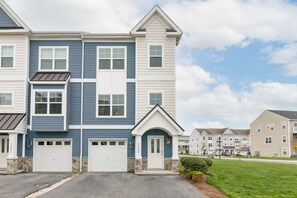 Exterior - Rehoboth Beach Family-sized condo w/ pool, 1.5 miles from the beach & boardwalk (Rehoboth Beach)