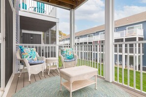 Property grounds - Rehoboth Beach Family-sized condo w/ pool, 1.5 miles from the beach & boardwalk (Rehoboth Beach)