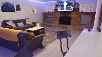 智能电视、壁炉、电脑显示器