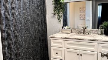 Combined shower/tub, eco-friendly toiletries, hair dryer, towels
