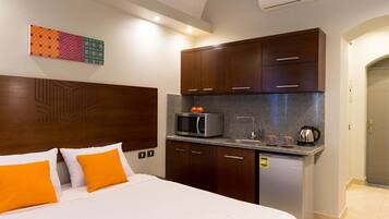 Classic Studio | Egyptian cotton sheets, premium bedding, memory foam beds, minibar