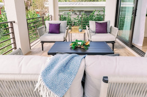 THE TERRANOVA, Heated Pool, 10 Min to 5th Ave/Beach
5 min to US Open Pickleball 