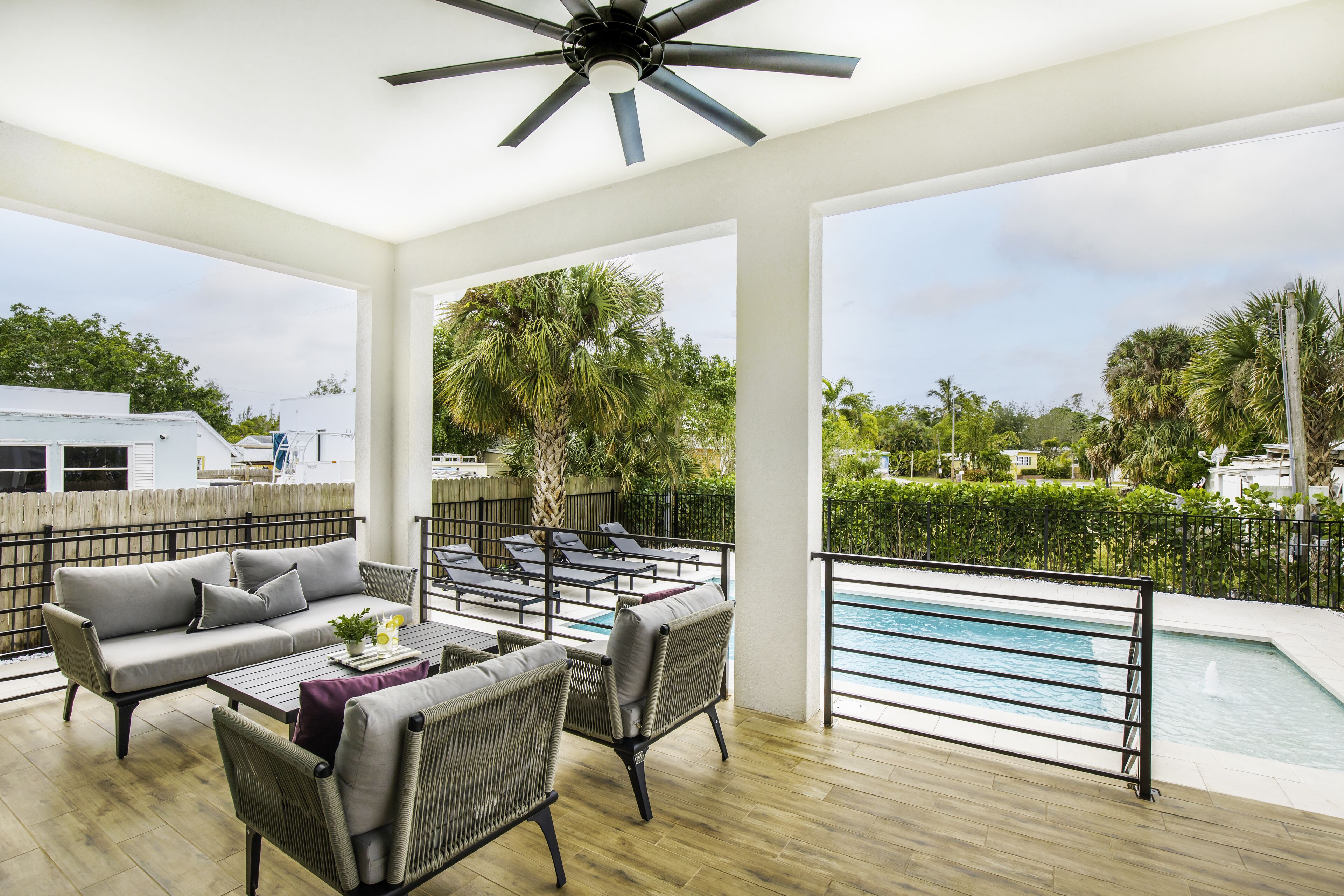 室外游泳池，恒温泳池