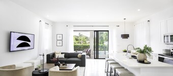 THE TERRANOVA, Heated Pool, 10 Min to 5th Ave/Beach
5 min to US Open Pickleball 