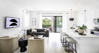 THE TERRANOVA, Heated Pool, 10 Min to 5th Ave/Beach
5 min to US Open Pickleball