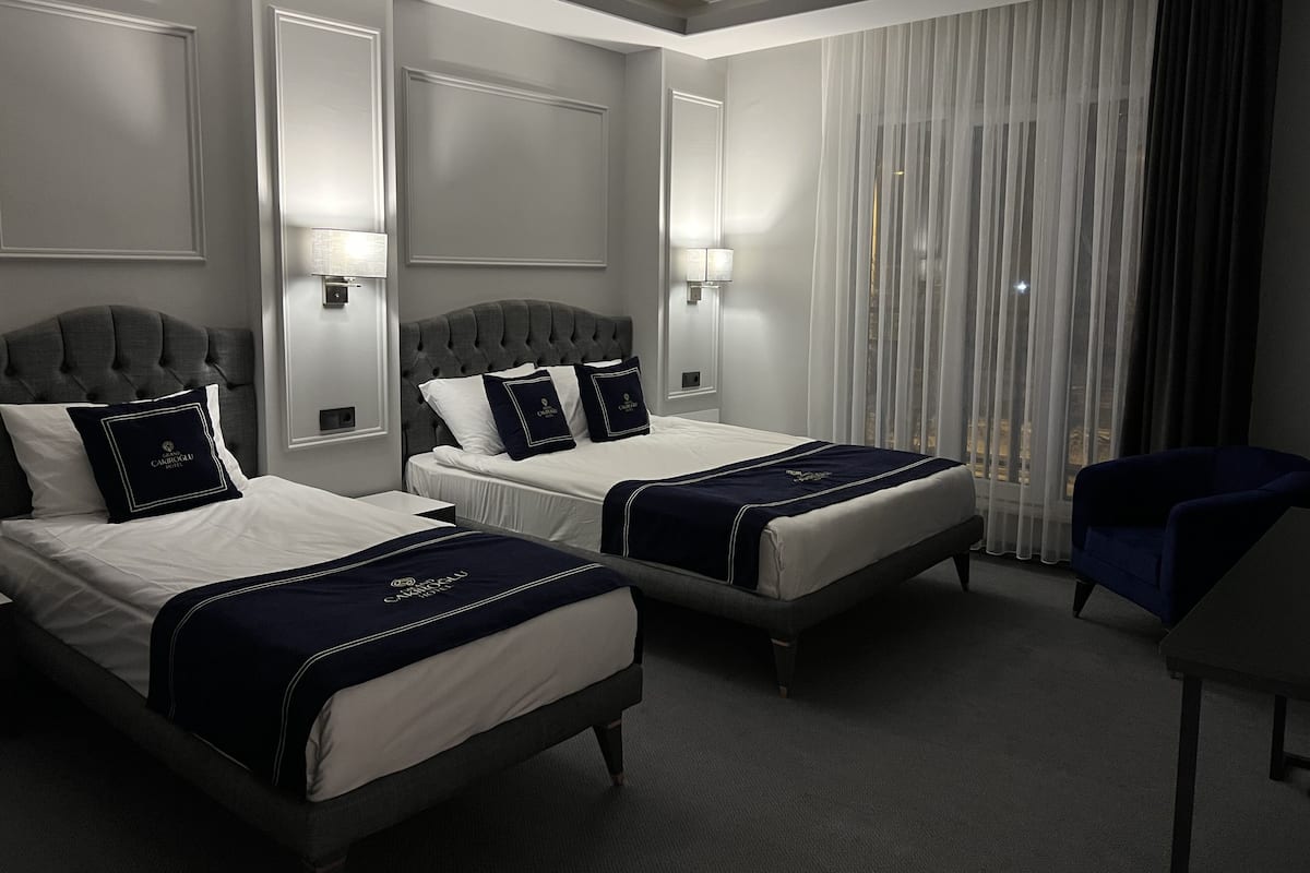 2 bedrooms, blackout drapes, soundproofing, free WiFi