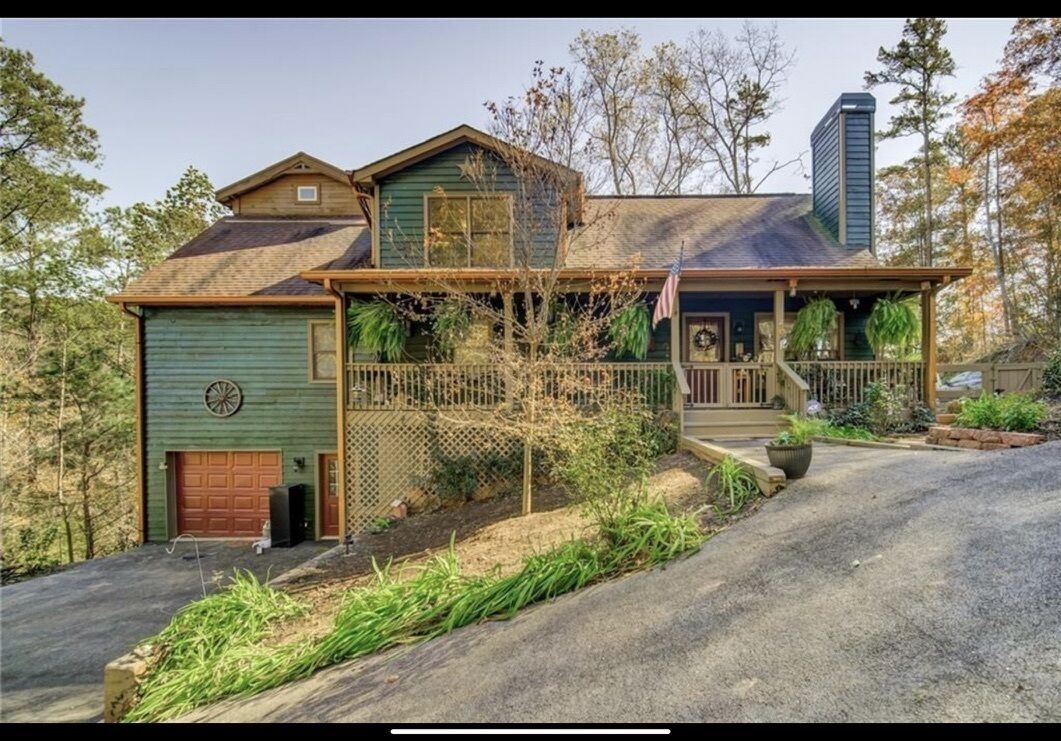 New listing - Beautiful cabin on Talking Rock Creek with mountain views