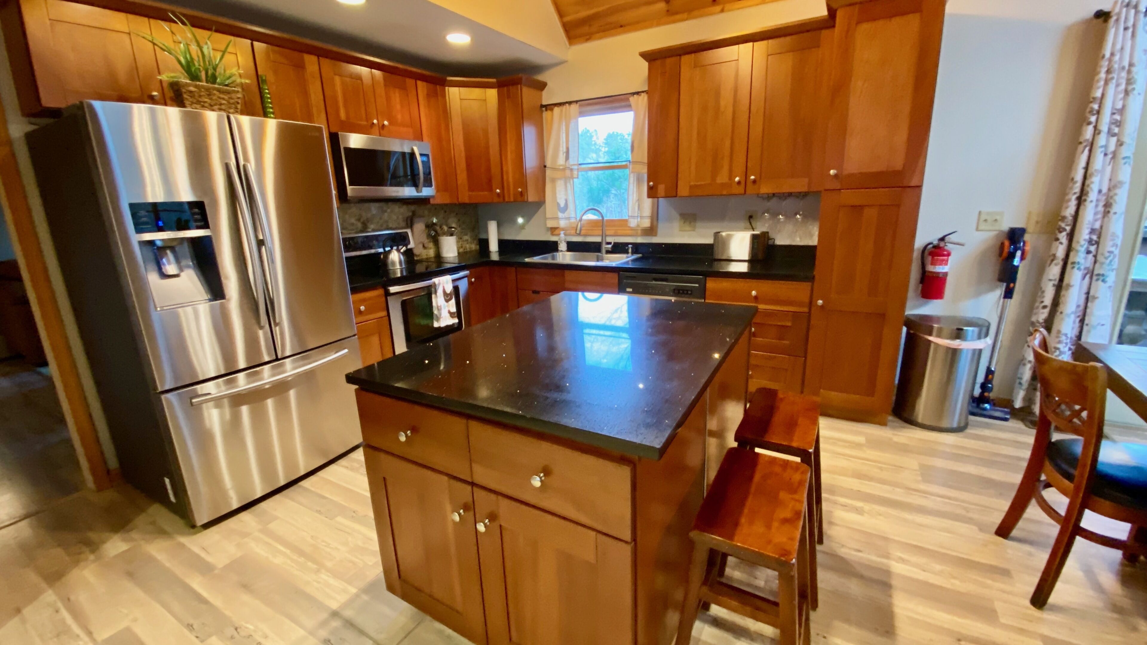 New listing - Beautiful cabin on Talking Rock Creek with mountain views