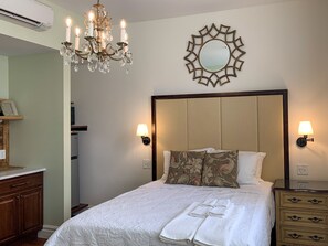 Traditional Studio - Oaklands on 9th (Minneapolis)