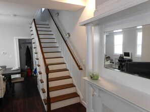 Interior - Lovely spacious 3-br home w/firepit close to lakes 3 major cities parks-w/trails (Springfield)