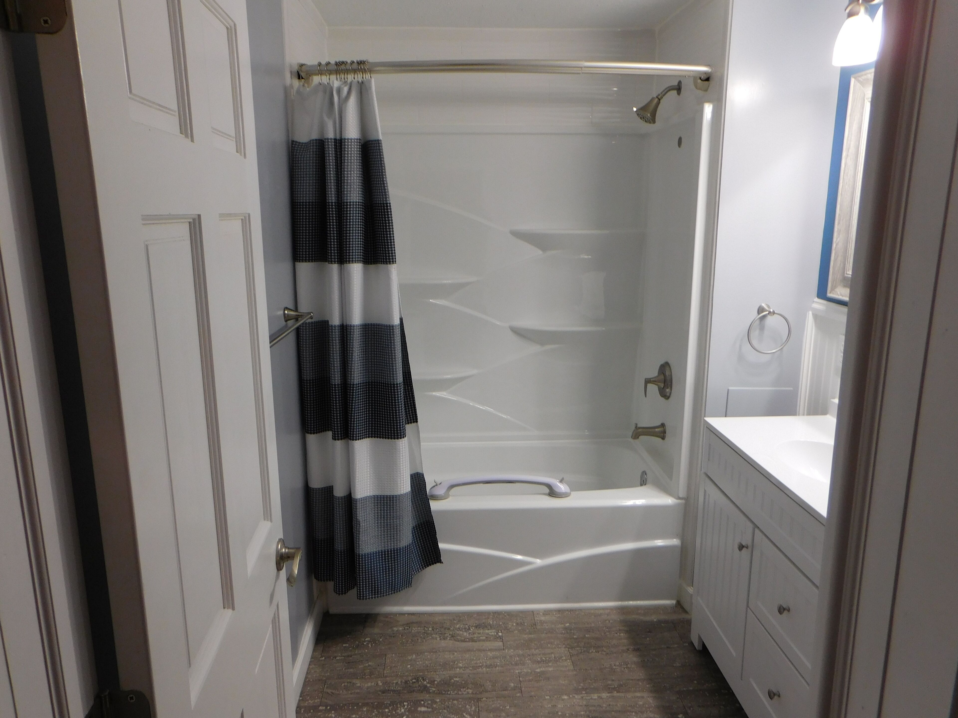 Combined shower/bathtub, hair dryer, towels, soap