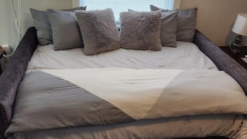 3 bedrooms, desk, iron/ironing board, free WiFi
