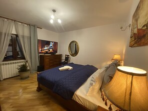 3 chambres, bureau, fer et planche à repasser, accès au Wi-Fi (inclus)