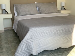 Deluxe Studio Suite, Sea View | In-room safe, iron/ironing board, free WiFi, bed sheets - Galini Apartments (Kefalonia)