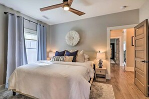 3 bedrooms, desk, iron/ironing board, travel cot - Luxury House in Prescott with Hot Tub/Walk to Whiskey Row (Prescott)