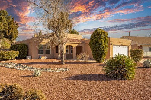 Sunny, functional, Central NW --Super Clean