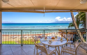 Outdoor dining - Lovely 2-bedrooms/2baths Ocean Front Condo (Lahaina)
