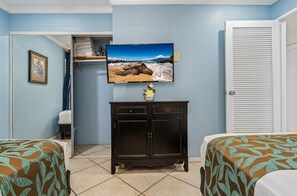 2 bedrooms, desk, iron/ironing board, travel cot