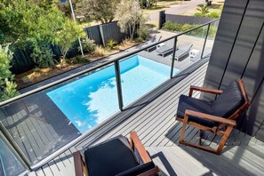 Een verwarmd zwembad