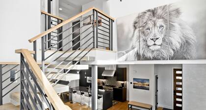 Mountain Views & Urban Luxury In An Unbeatable Centralized Location!