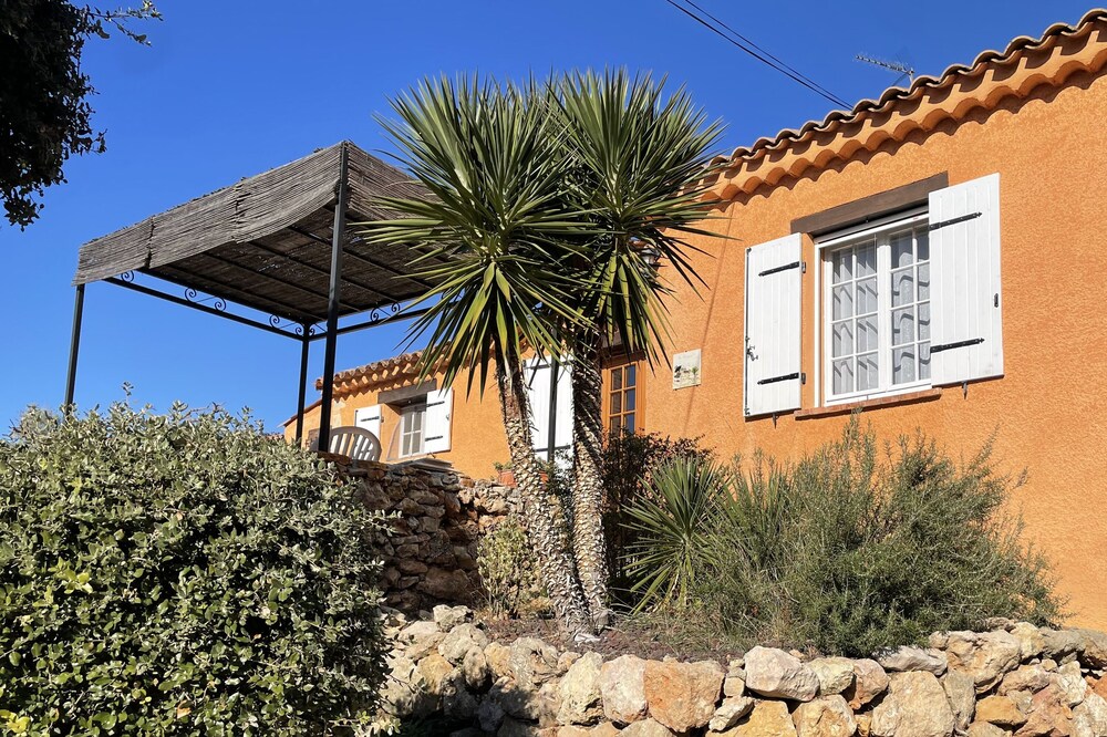 Provencal Mazet in Lorgues, quiet and close to the village
