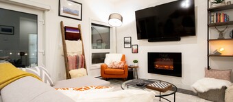 Hot Tub, 3 min to Resort, Fully Stocked Kitchen Complimentary Local Coffee