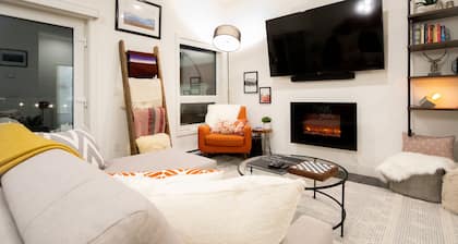 Hot Tub, 3 min to Resort, Fully Stocked Kitchen Complimentary Local Coffee