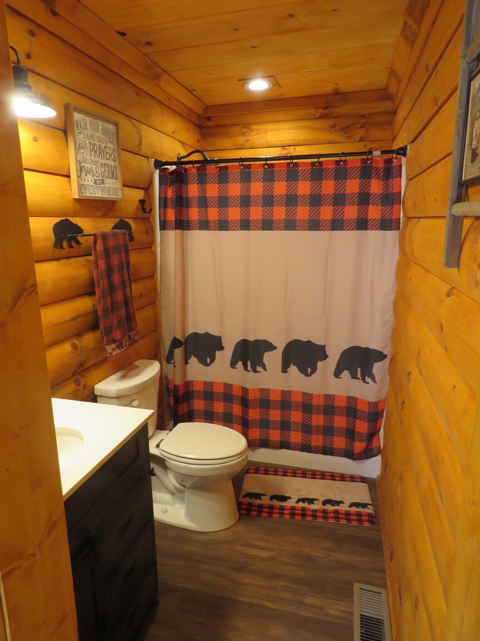 Private log cabin on 3.5 acres