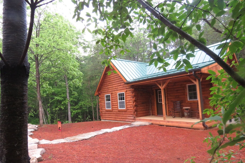 Private log cabin on 3.5 acres