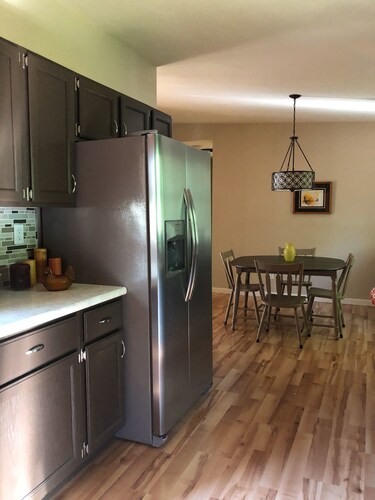 Sparkling clean bungalow close to campus