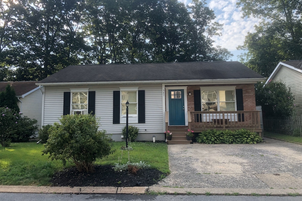 Sparkling clean bungalow close to campus