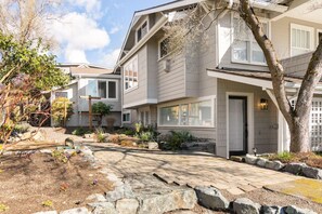 Exterior - Basement at 126 · Modern 1bedroom basement apartment newly remodeled (Kirkland)