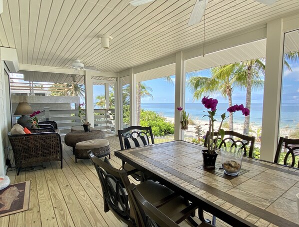 Outdoor dining - Beautiful Beach Front Cottage on the Gulf of Mexico (Bonita Springs)