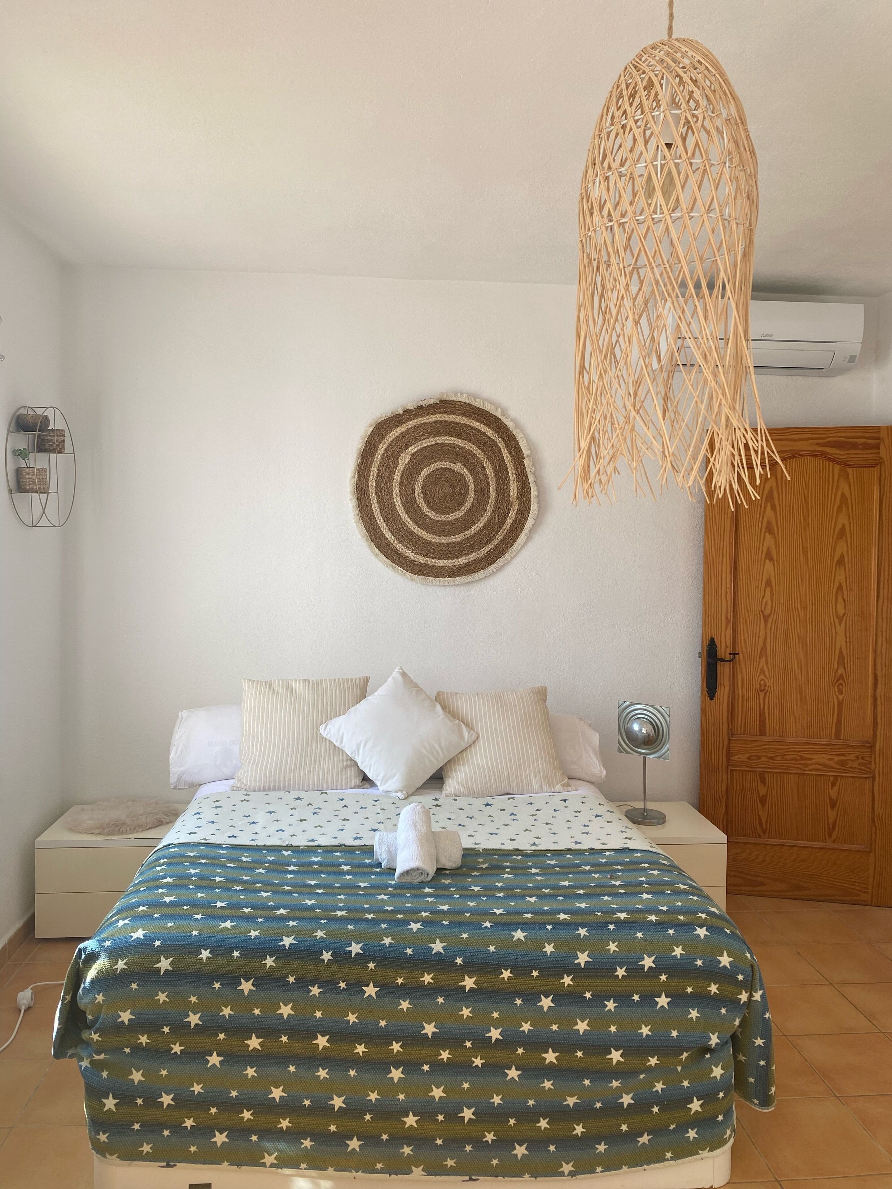 1 chambre, lit parapluie, Wi-Fi gratuit, draps fournis