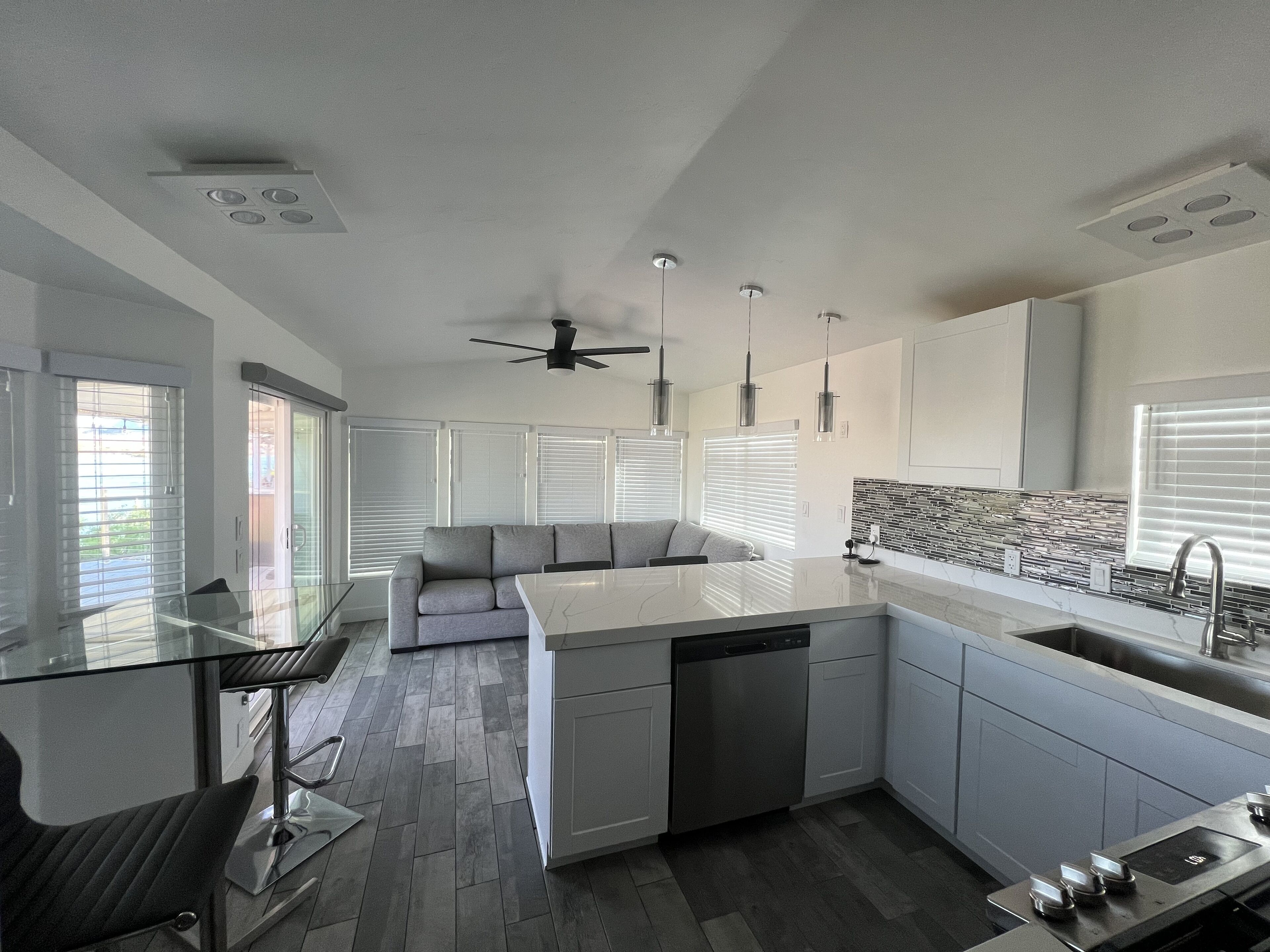 Modern  Lakefront / Beachfront