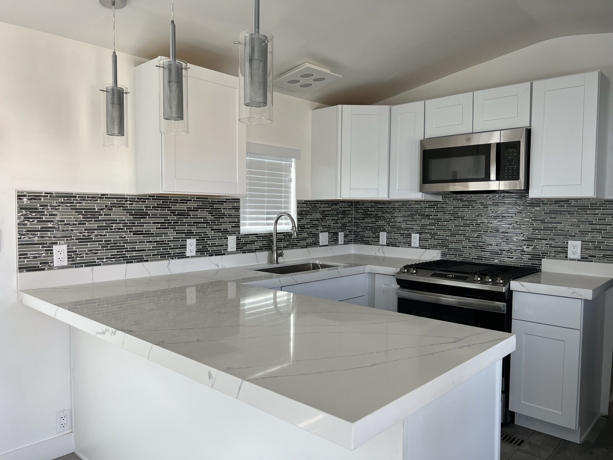 Modern  Lakefront / Beachfront