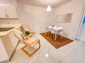 25-英寸智能电视 （配备数码频道）、电视