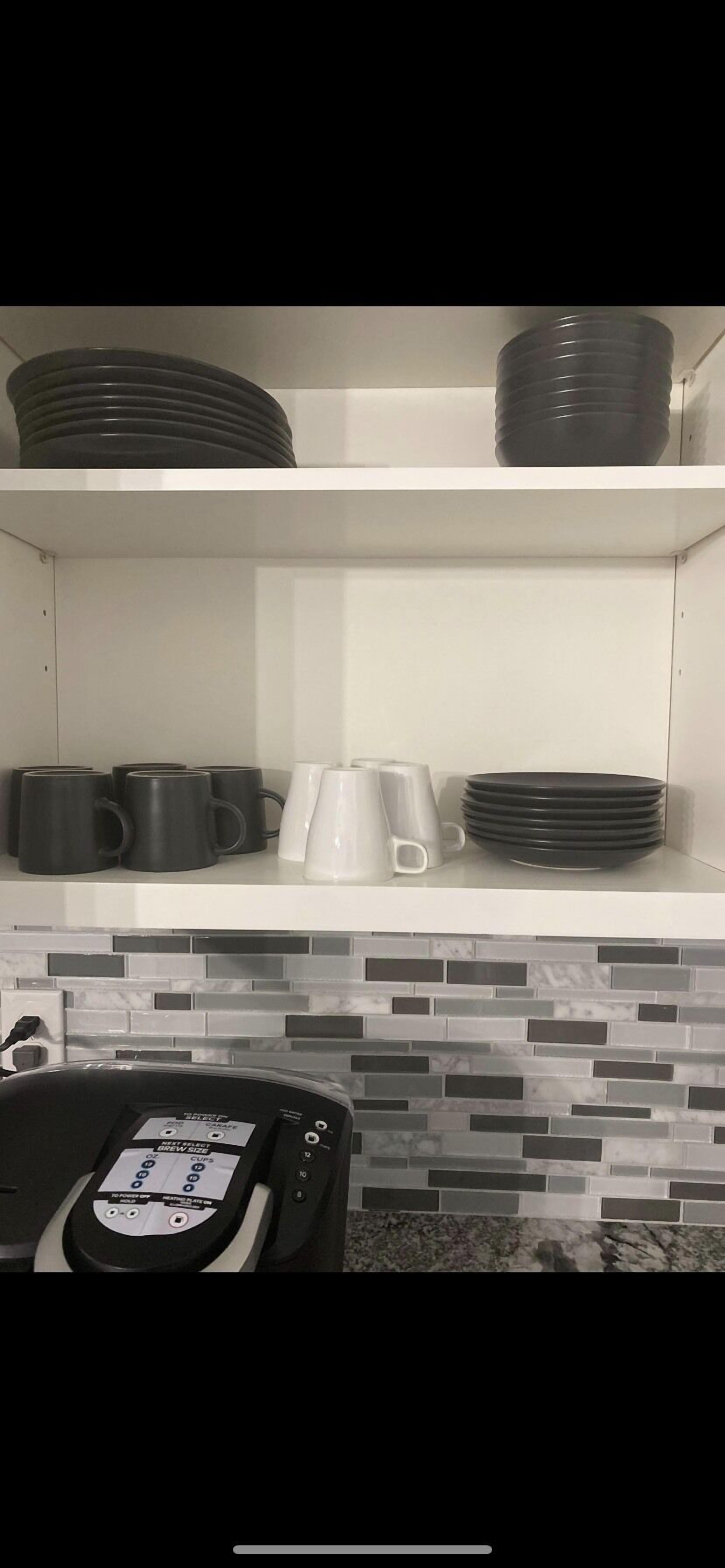 HOT tub, 4 beds,King size,Beach, lake,pools,fire pit, pet ok.