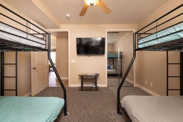 3 bedrooms, free WiFi, bed sheets - Las Palmas Resort #2103 | All-Inclusive Amenities (Saint George)