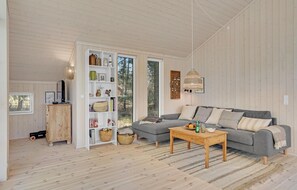 Smart TV - Stunning home in Sjællands Odde (Sjællands Odde)
